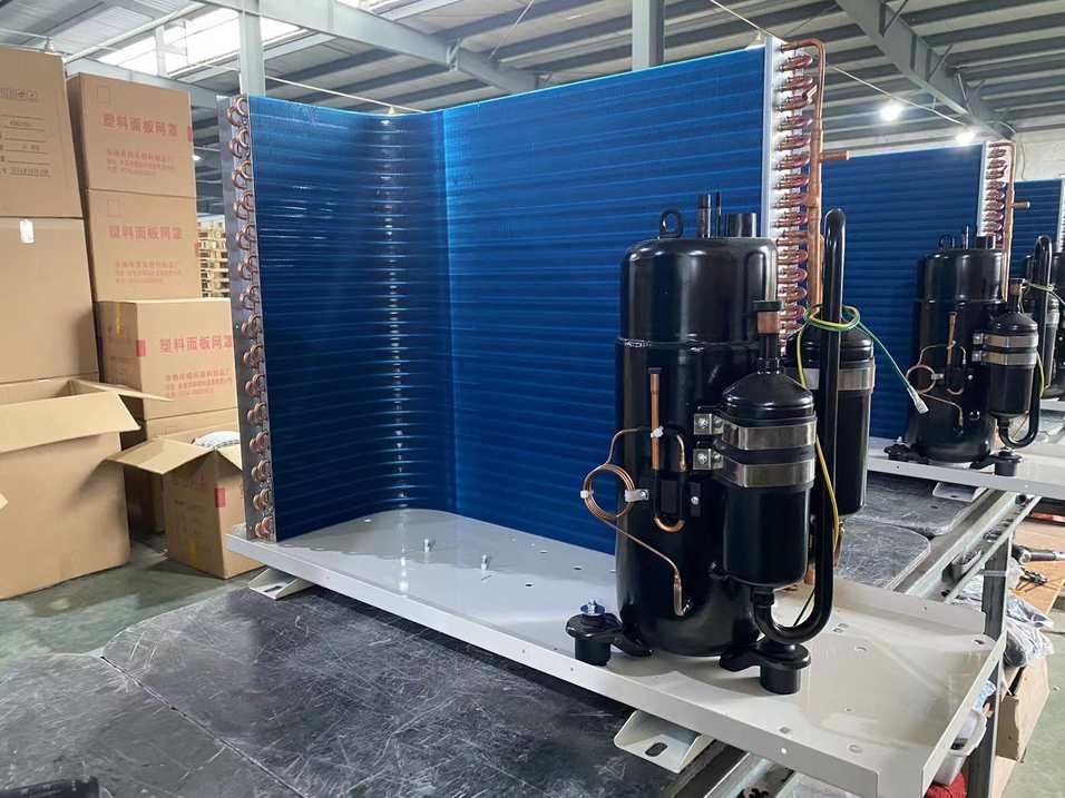 Vertical rotary refrigeration compressor for outdoor condensing unit