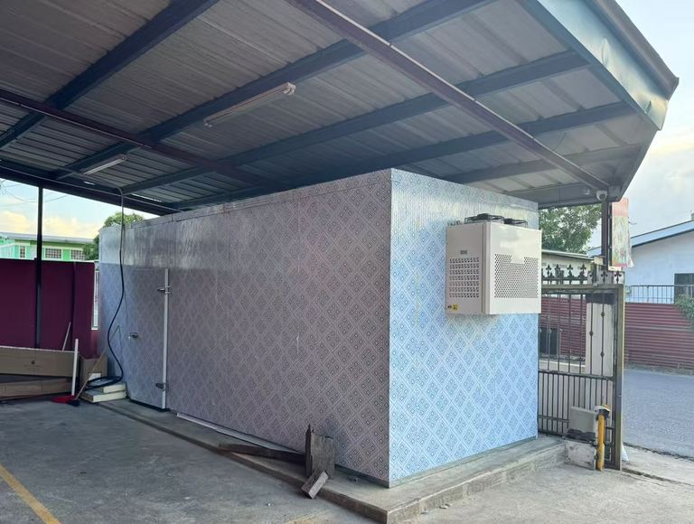 Install a sun shelter for the monoblock refrigeration unit and the cold room
