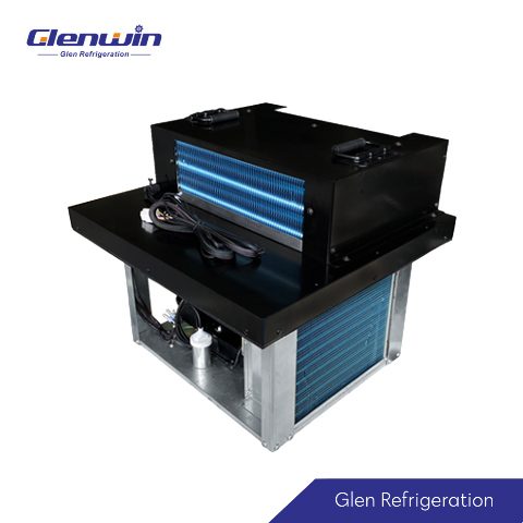 Bottom-mounted monoblock cooling unit for vending machine
