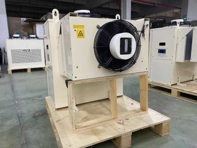 Wall mounted refrigeration unit for freezer room